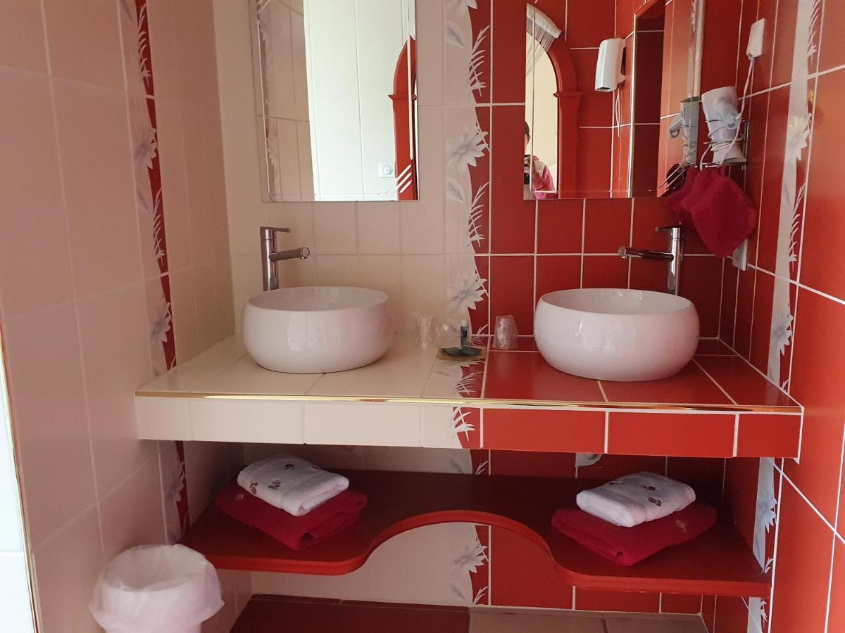 Chambres Du Logis De La Mare Du Parc Surtainville Εξωτερικό φωτογραφία