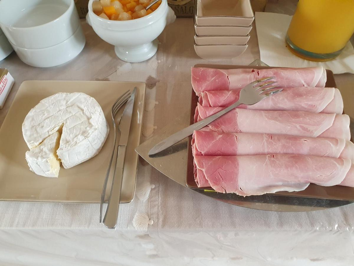 Chambres Du Logis De La Mare Du Parc Surtainville Εξωτερικό φωτογραφία